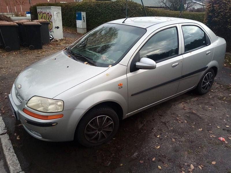 Silber Gebraucht 2004 Chevrolet Kalos Limousine | 2.100 € (Fairer Preis) - Bild 1/4