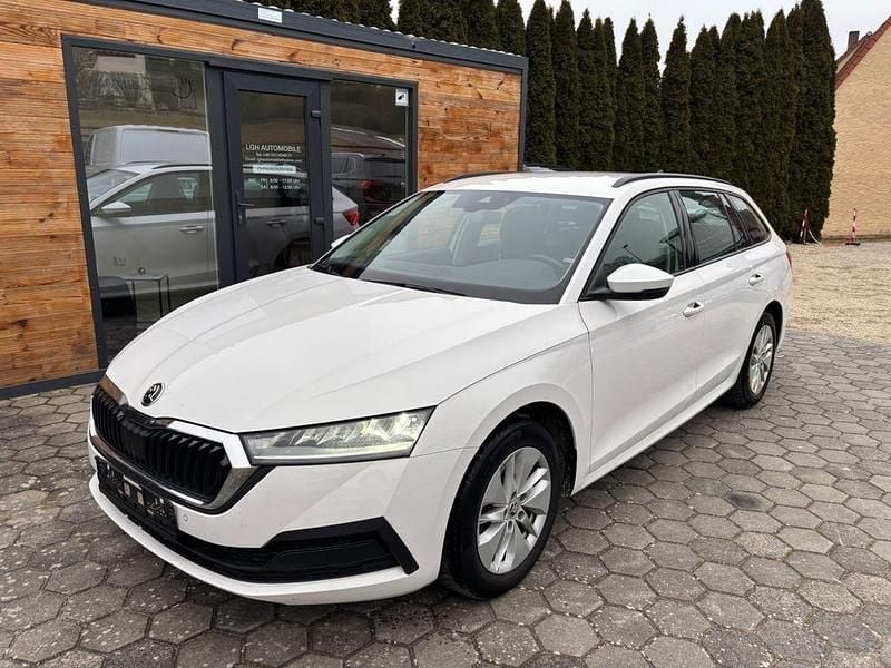 Weiß Gebraucht 2023 Skoda Octavia Ambition Kombi | 13.200 € (Superpreis) - Bild 1/4