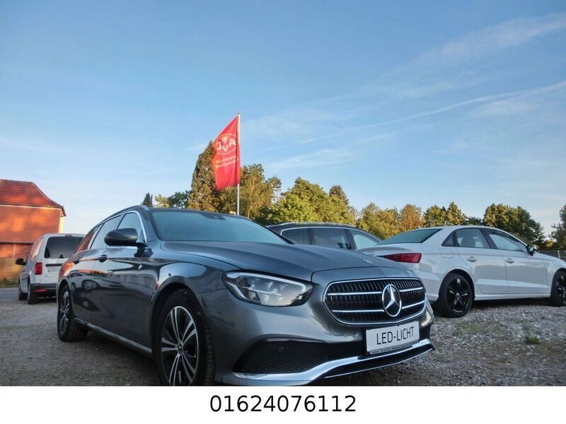 Grau Gebraucht 2020 Mercedes E220 Kombi | 33.500 € (Fairer Preis) - Bild 1/4