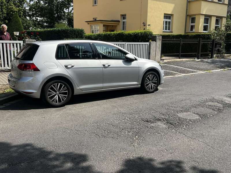 Silber Gebraucht 2016 VW Golf VII Allstar Limousine | 10.800 € (Superpreis) - Bild 1/4
