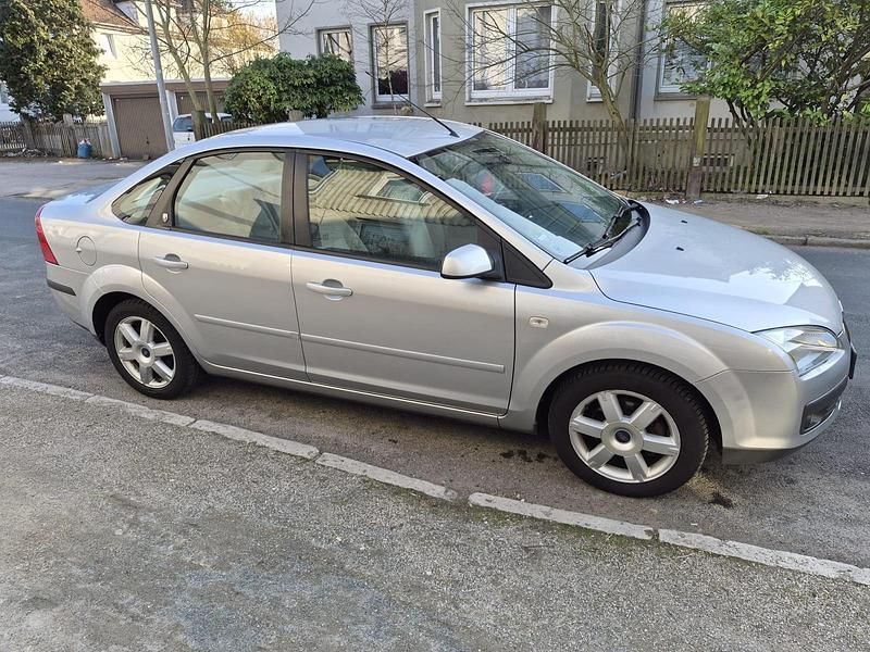 Second-hand Ford Focus 120 CP (88 kW) 2006 Argintiu Berlinǎ