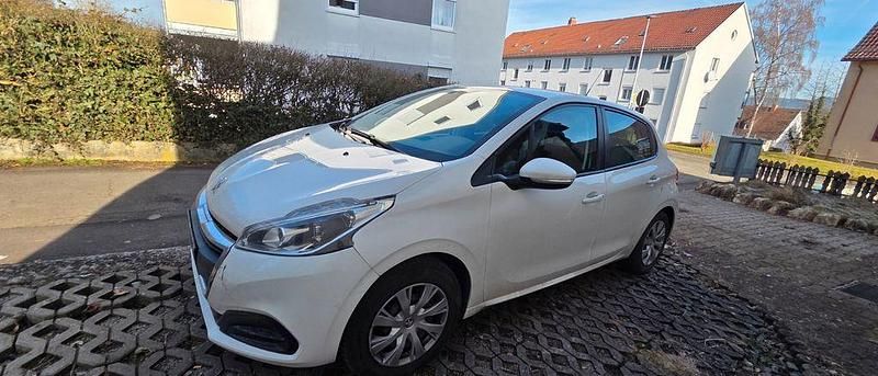 Gebraucht Peugeot 208 Style 82 PS (60 kW) 2016 Weiß Kleinwagen