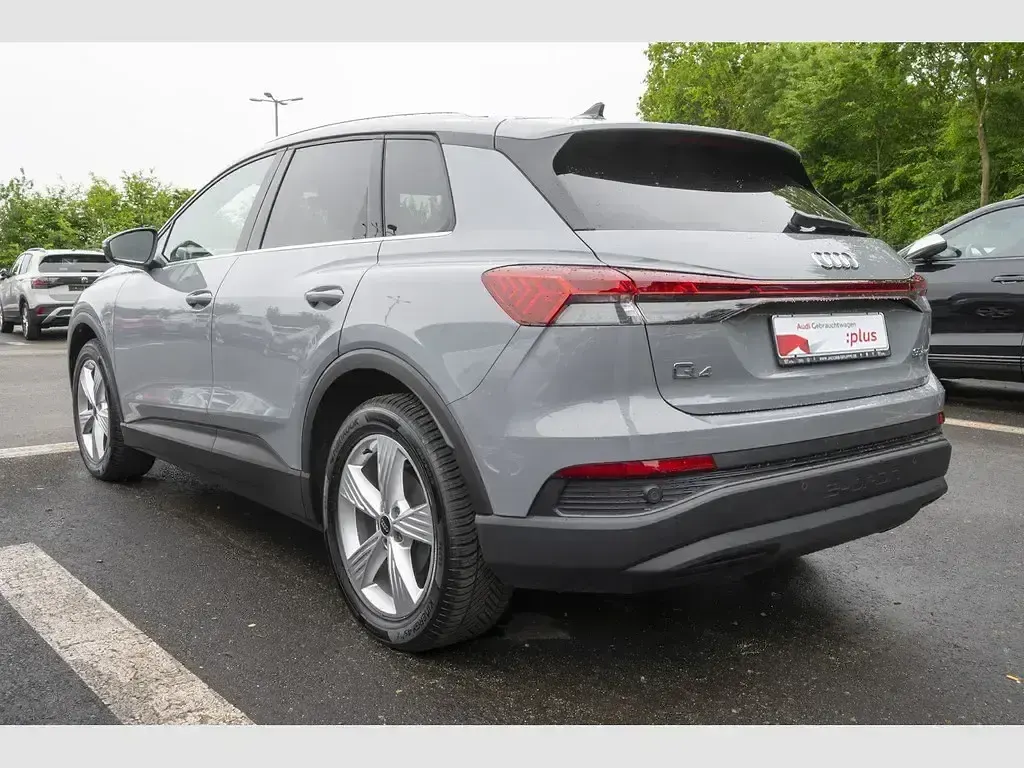 Używany Audi Q4 e-tron 91 kW (125 KM) 2023 Szary SUV
