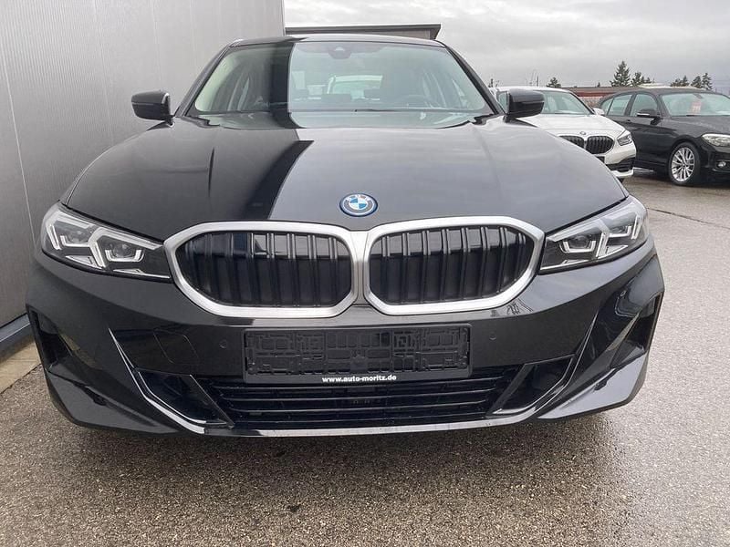 Gebraucht BMW 320e 163 PS (119 kW) 2022 Black sapphire metallic Limousine