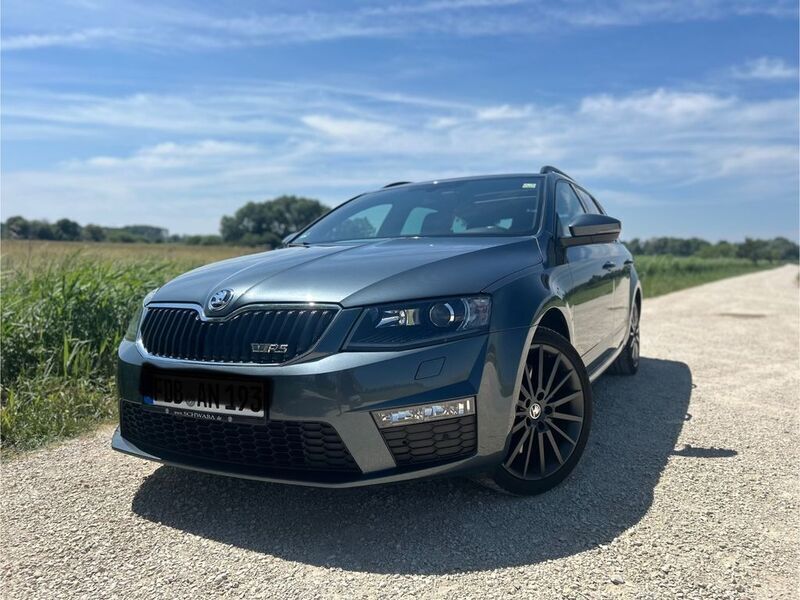 Grau Gebraucht 2015 Skoda Octavia RS Limousine | 14.900 € - Bild 1/4