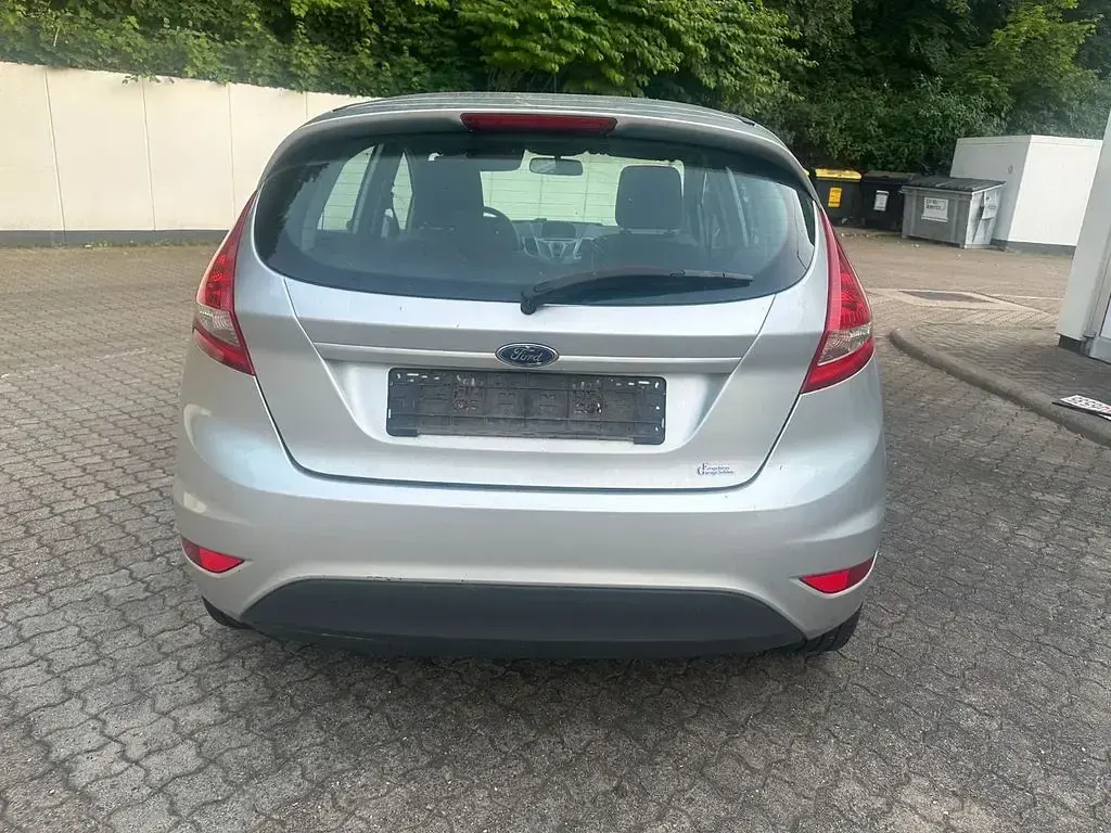 Gebraucht Ford Fiesta 82 PS (60 kW) 2009 Silber Limousine