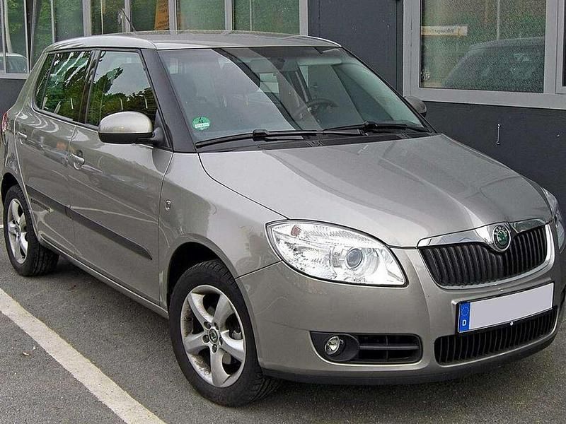 Silber Gebraucht 2010 Skoda Fabia Sport Limousine | 4.600 € (Fairer Preis) - Bild 1/1