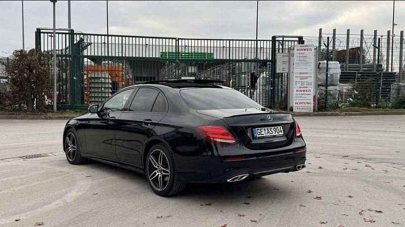 Gebraucht 2016 Mercedes E220 AMG line Kombi | 25.000 € - Bild 1/4