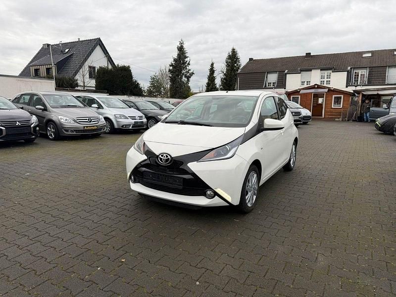 Gebraucht Toyota Aygo 69 PS (50 kW) 2018 Weiß Kleinwagen