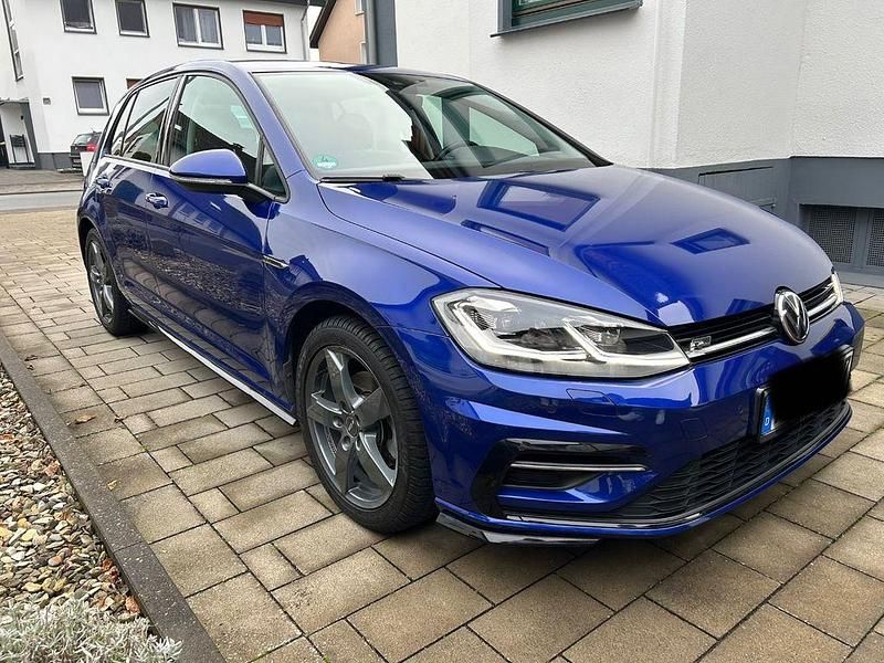 Blau Gebraucht 2018 VW Golf Highline Limousine | 18.500 € (Fairer Preis) - Bild 1/4