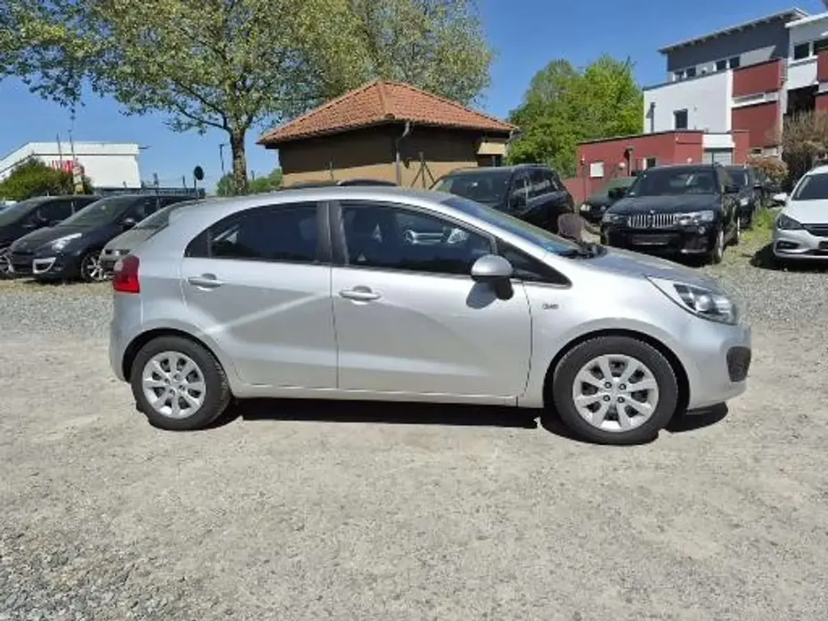 Gebraucht Kia Rio Edition 7 109 PS (80 kW) 2014 Silber Kleinwagen
