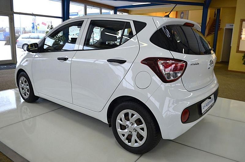 Gebraucht Hyundai i10 Classic 67 PS (49 kW) 2017 Weiß Kleinwagen