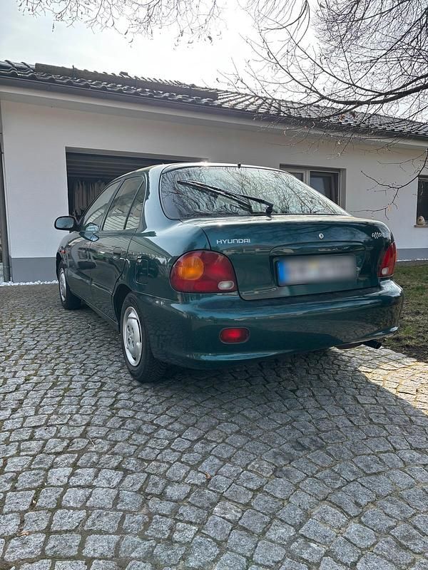 Gebraucht Hyundai Accent 75 PS (55 kW) 1996 Grün Limousine
