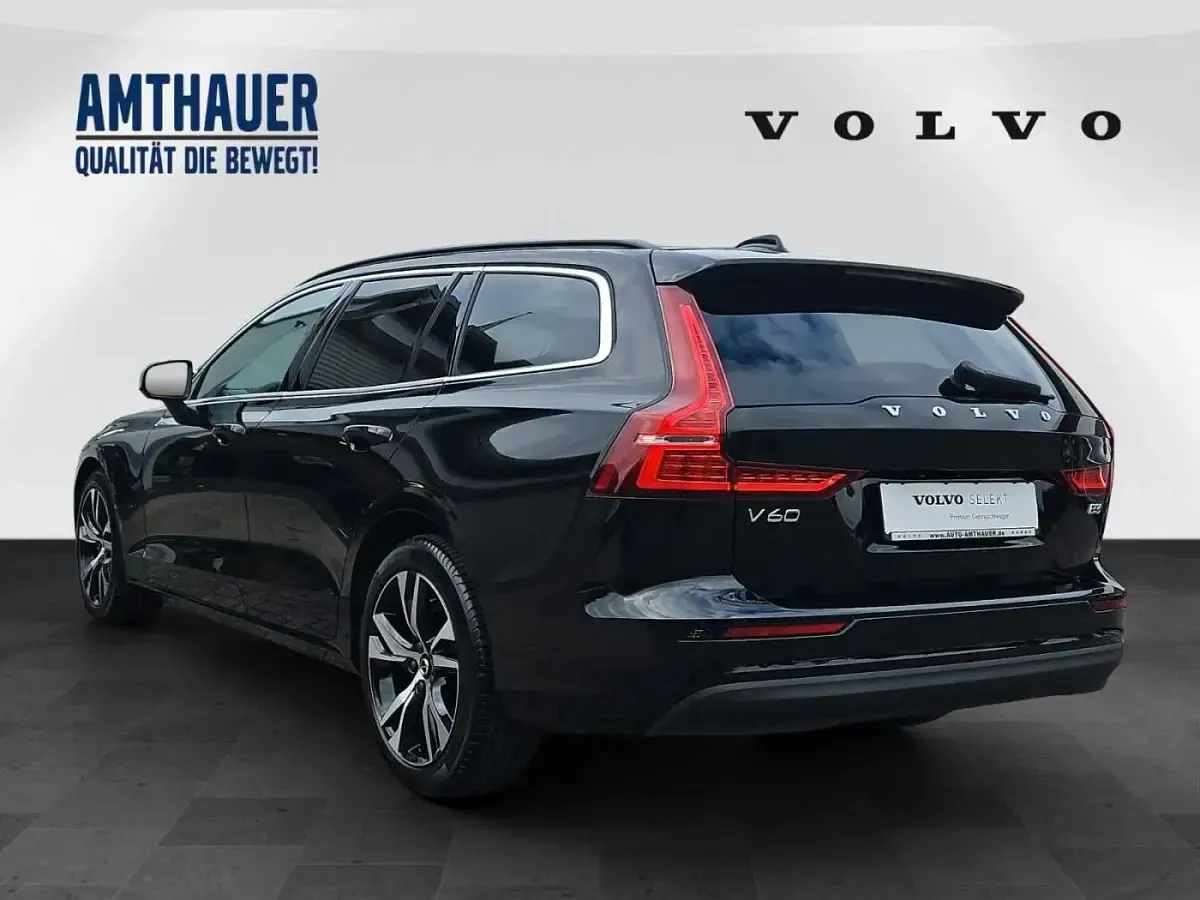 Gebraucht Volvo V60 Core 163 PS (119 kW) 2024 Kombi