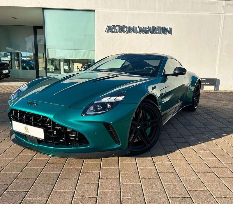 Podium green Gebraucht 2024 Aston Martin V8 Vantage Coupé | 269.900 € - Bild 1/2