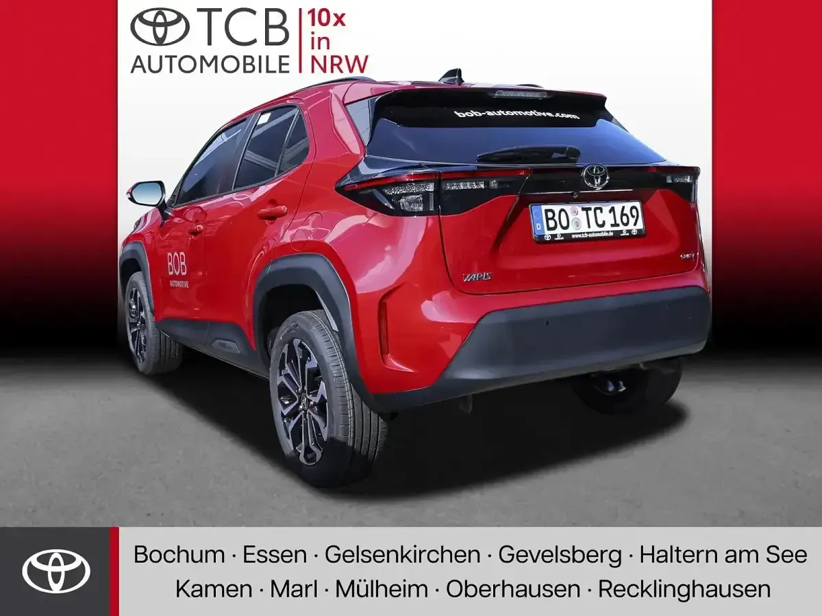 Gebraucht Toyota Yaris Cross 131 PS (96 kW) 2026 Karminarot SUV