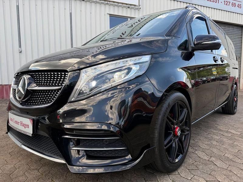 Obsidianschwarz Gebraucht 2017 Mercedes Vito Van / Kleinbus | 21.980 € - Bild 1/4