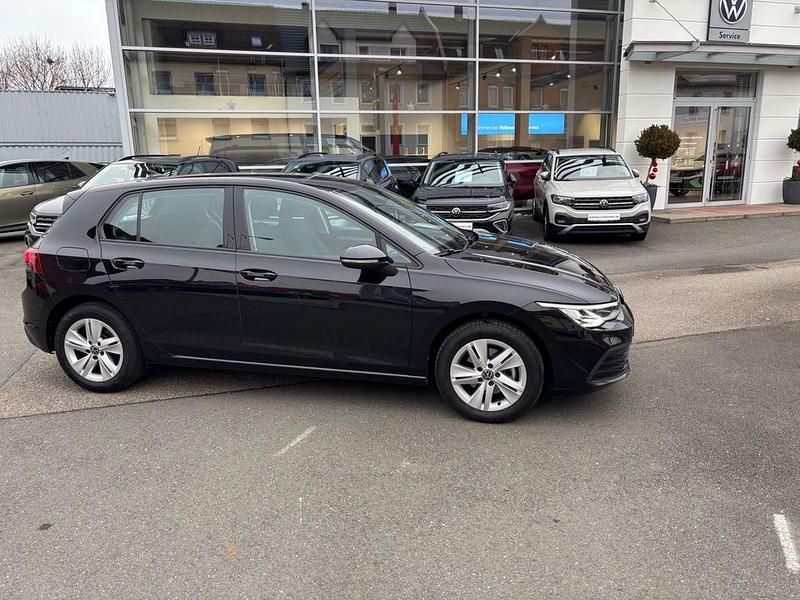 Gebraucht VW Golf VIII Life 131 PS (96 kW) 2022 Schwarz Limousine