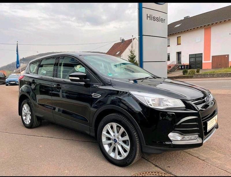 Schwarz Gebraucht 2016 Ford Kuga SYNC Edition SUV | 15.500 € (Teuer) - Bild 1/4