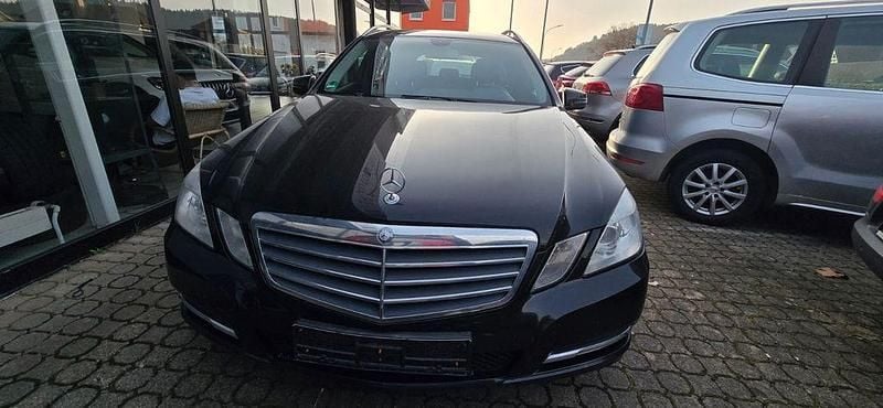 Gebraucht Mercedes E300 231 PS (169 kW) 2012 Schwarz Kombi