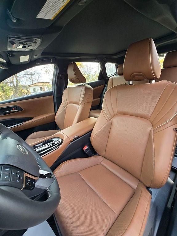 Neu Toyota Crown 245 PS (180 kW) 2025 Blau SUV