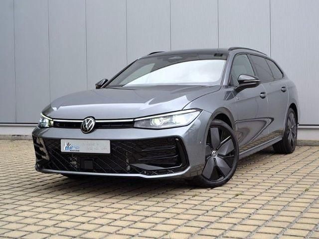Neu VW Passat R-line 193 PS (141 kW) 2025 Diabasgrau metallic / grenadi Kombi
