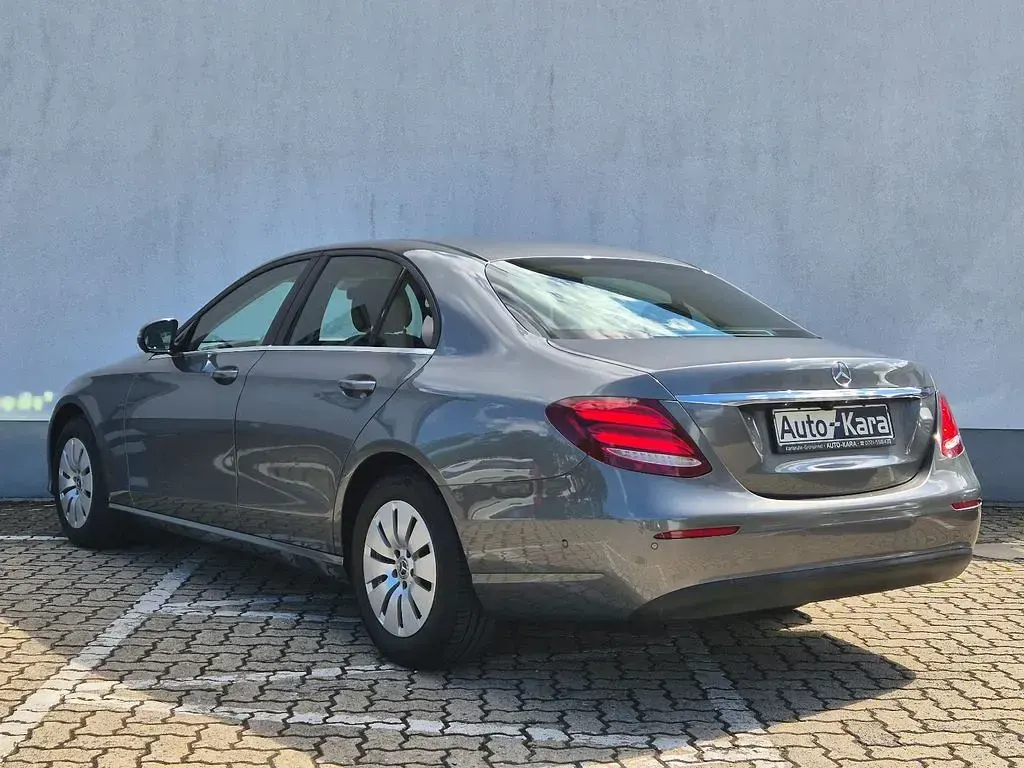 Gebraucht Mercedes E200 184 PS (135 kW) 2018 Selenitgrau  metalliclack Limousine