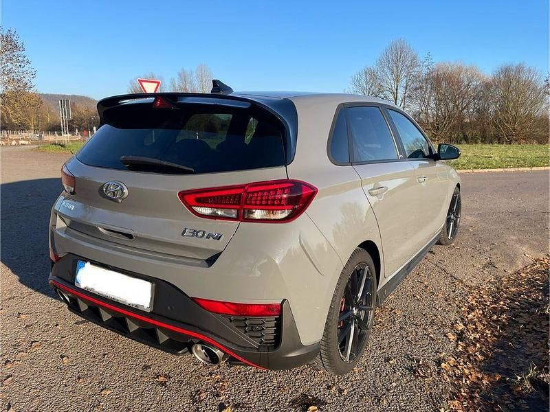 Grau Gebraucht 2021 Hyundai i30 N Performance Limousine | 27.000 € (Fairer Preis) - Bild 1/4