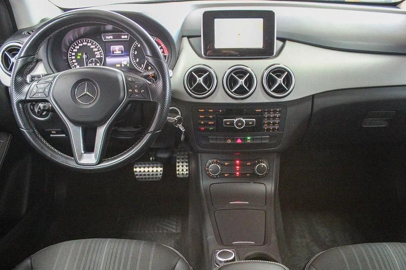 Gebraucht Mercedes B200 156 PS (114 kW) 2014 Grau Van / Kleinbus