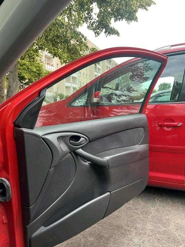 Gebraucht Ford Focus 105 PS (77 kW) 2002 Rot Kleinwagen
