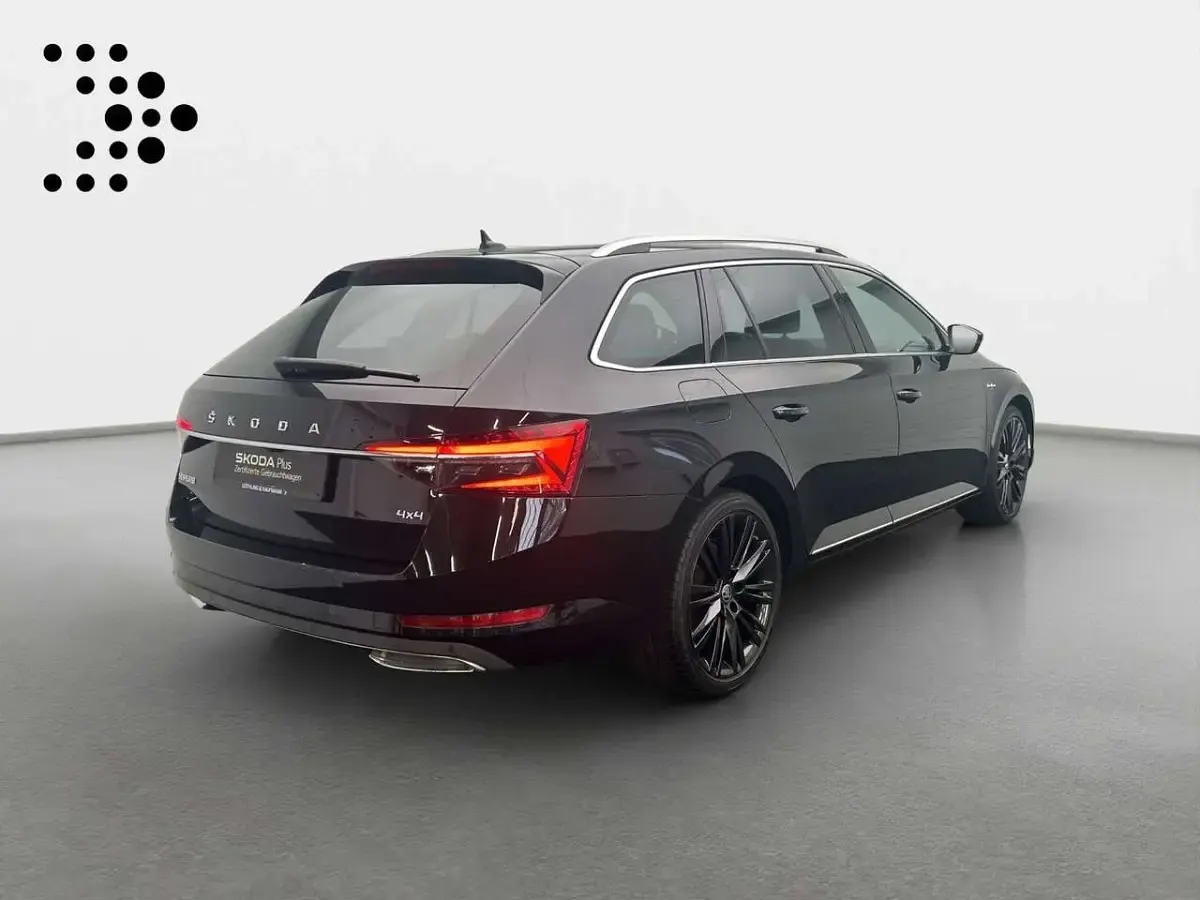 Gebraucht Skoda Superb LAURIN & KLEMENT 200 PS (147 kW) 2023 Blackmagic perleffekt Kombi