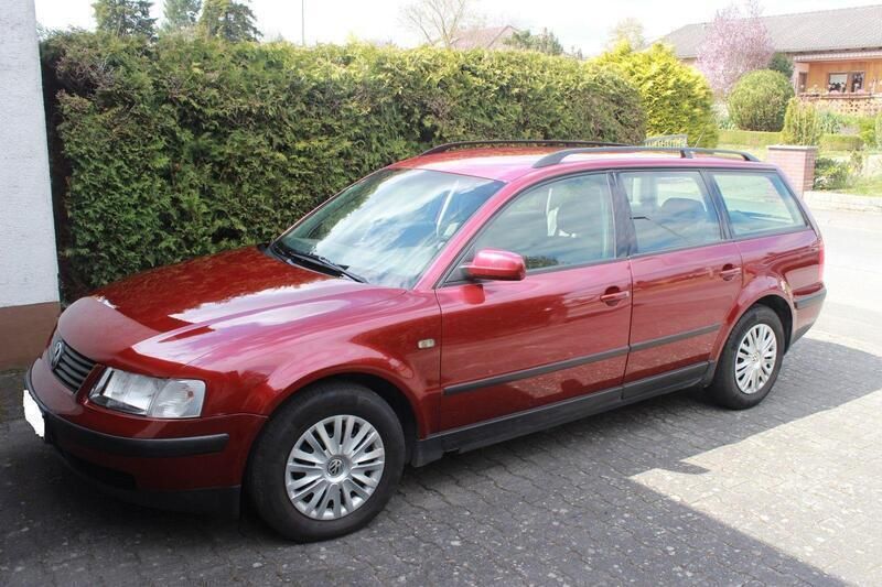 Rot Gebraucht 1988 VW Passat Kombi | 1.100 € - Bild 1/4