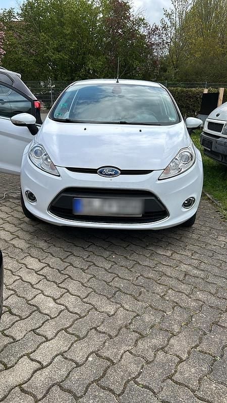 Weiß Gebraucht 2013 Ford Fiesta Kleinwagen | 2.750 € - Bild 1/1
