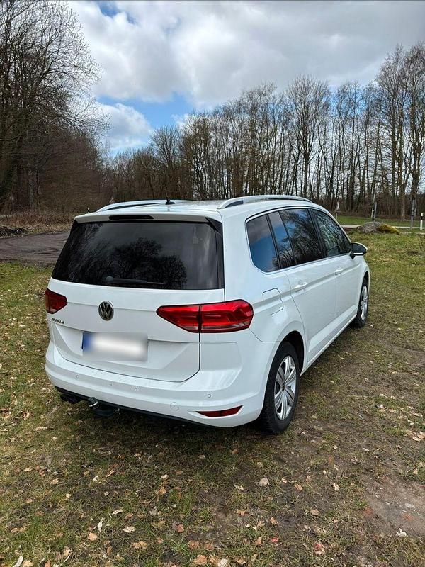 Gebraucht VW Touran Highline 150 PS (110 kW) 2018 Weiß Van / Kleinbus