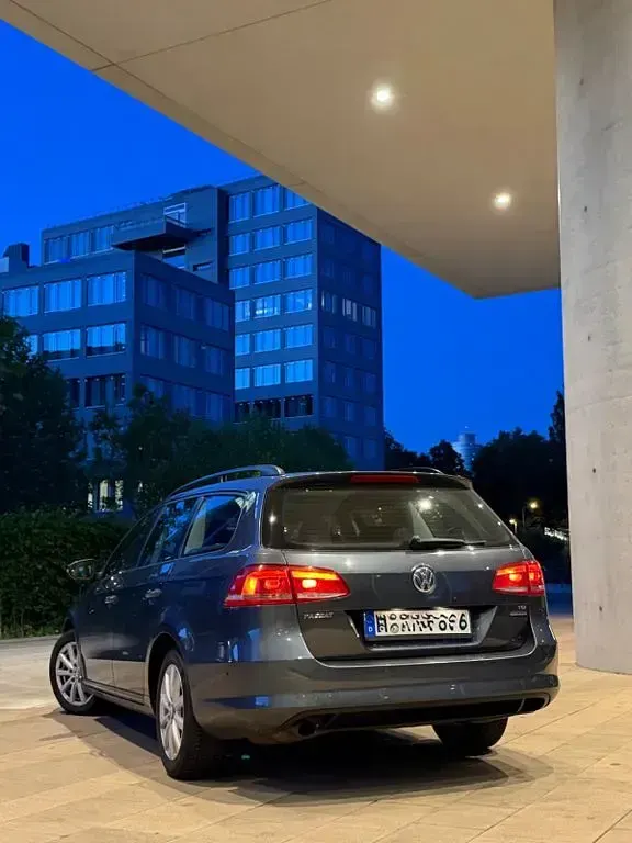 Gebraucht VW Passat Comfortline 122 PS (89 kW) 2011 Blau Kombi