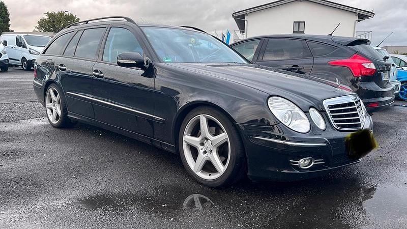 Schwarz Gebraucht 2008 Mercedes E200 Avantgarde Kombi | 4.699 € (Guter Preis) - Bild 1/4