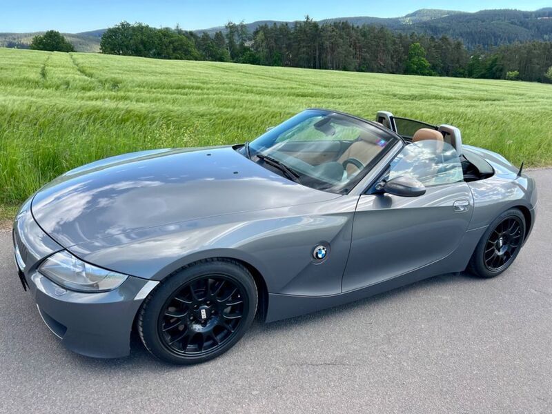 Grau Gebraucht 2007 BMW Z4 Sport Line Cabrio | 16.700 € (Etwas zu teuer) - Bild 1/4