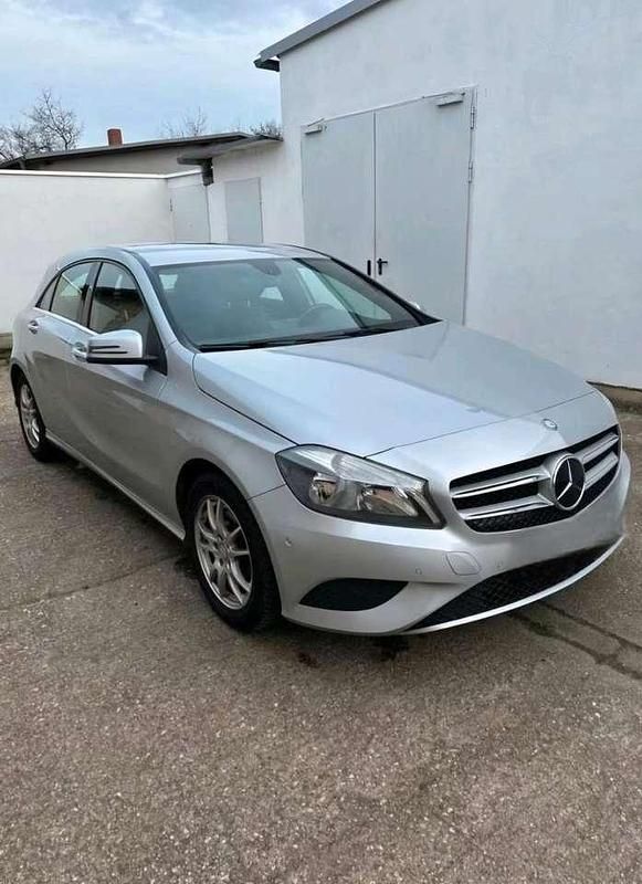 Gebraucht Mercedes A180 122 PS (89 kW) 2014 Limousine