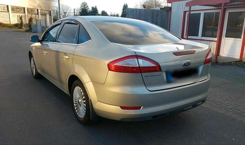 Gebraucht Ford Mondeo 140 PS (102 kW) 2009 Beige Limousine