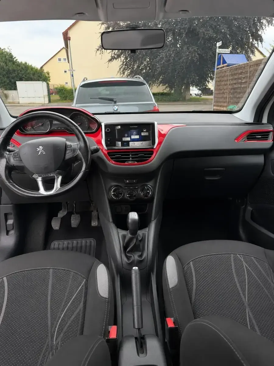 Gebraucht Peugeot 208 68 PS (50 kW) 2013 Weiß Kleinwagen