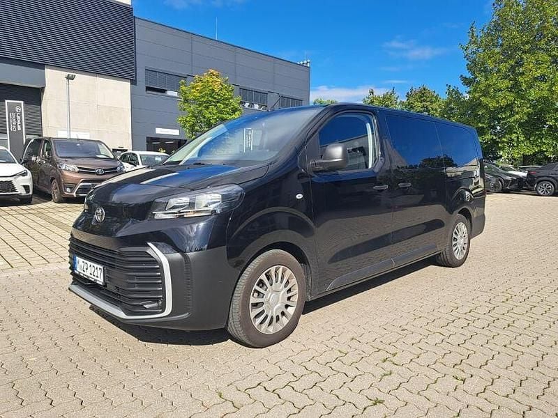 Schwarz Gebraucht 2024 Toyota Proace Verso Comfort Kombi | 33.990 € (Superpreis) - Bild 1/4