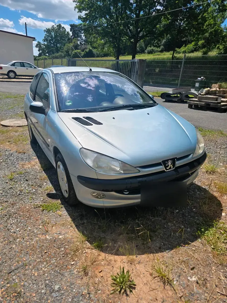 Gebraucht Peugeot 206 75 PS (55 kW) 2002 Silber Kleinwagen