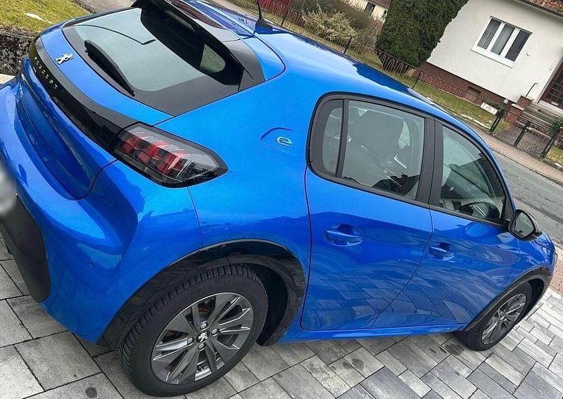 Gebraucht Peugeot e-208 Active 100 kW (136 PS) 2022 Blau Kleinwagen