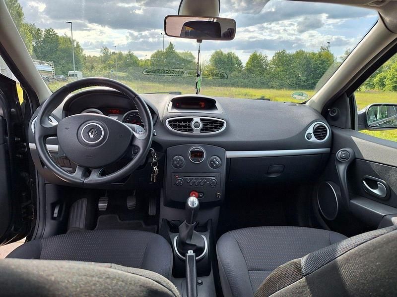 Gebraucht Renault Clio II Authentique 75 PS (55 kW) 2007 Grau Limousine