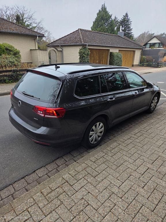 Gebraucht VW Passat Basis 150 PS (110 kW) 2022 Grau Kombi