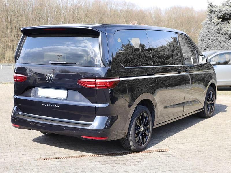 Gebraucht VW Multivan Style 150 PS (110 kW) 2025 Deep black perleffekt Van / Kleinbus