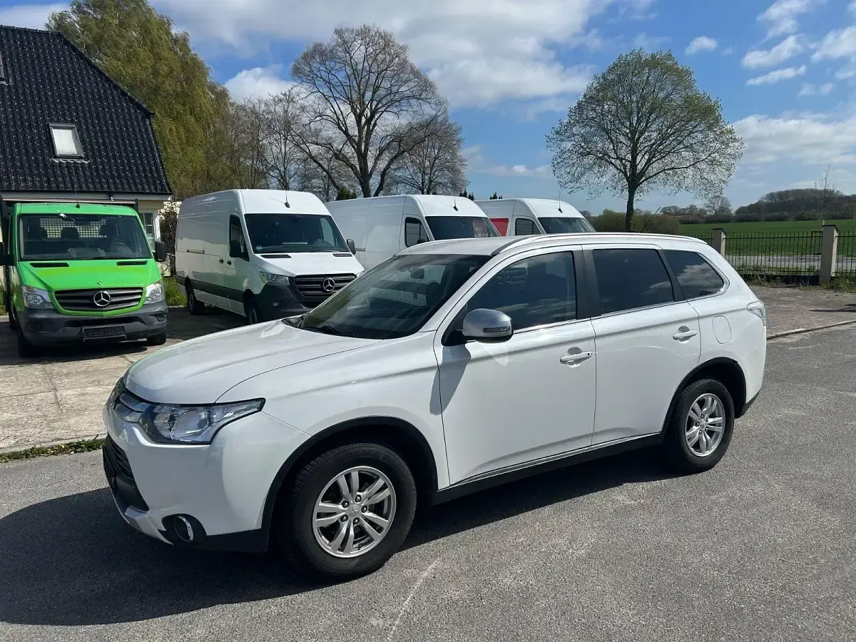Gebraucht Mitsubishi Outlander Diamant Edition 150 PS (110 kW) 2015 Weiß SUV
