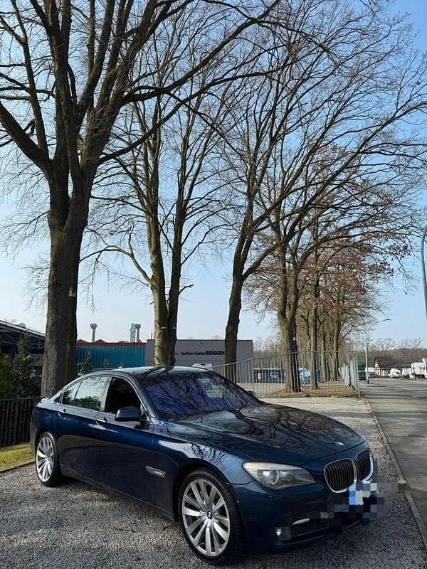 Gebraucht BMW 740 326 PS (239 kW) 2010 Blau Limousine