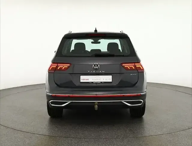 Gebraucht VW Tiguan Elegance 200 PS (147 kW) 2022 Delfingrau metallic (metallic) SUV