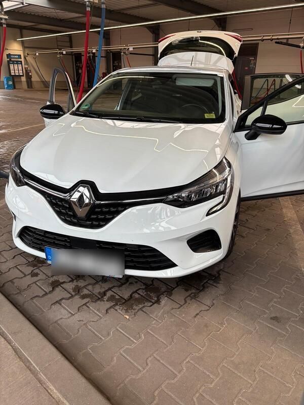 Weiß Gebraucht 2022 Renault Clio V Equilibre Kleinwagen | 12.450 € (Guter Preis) - Bild 1/4